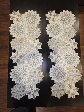 St. Nicholas Square Beige and White Lace Floral Table Runner Pair